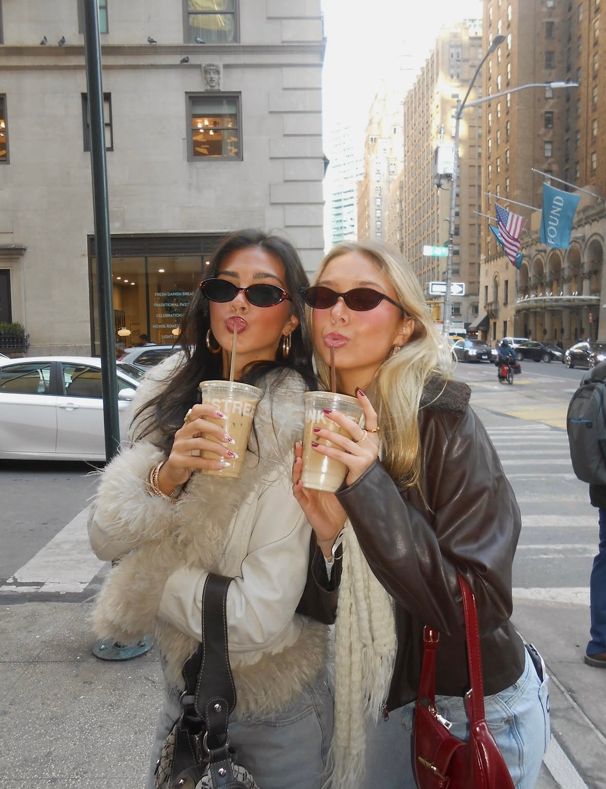 Sony Cybershot DSC-H90 Digital Camera