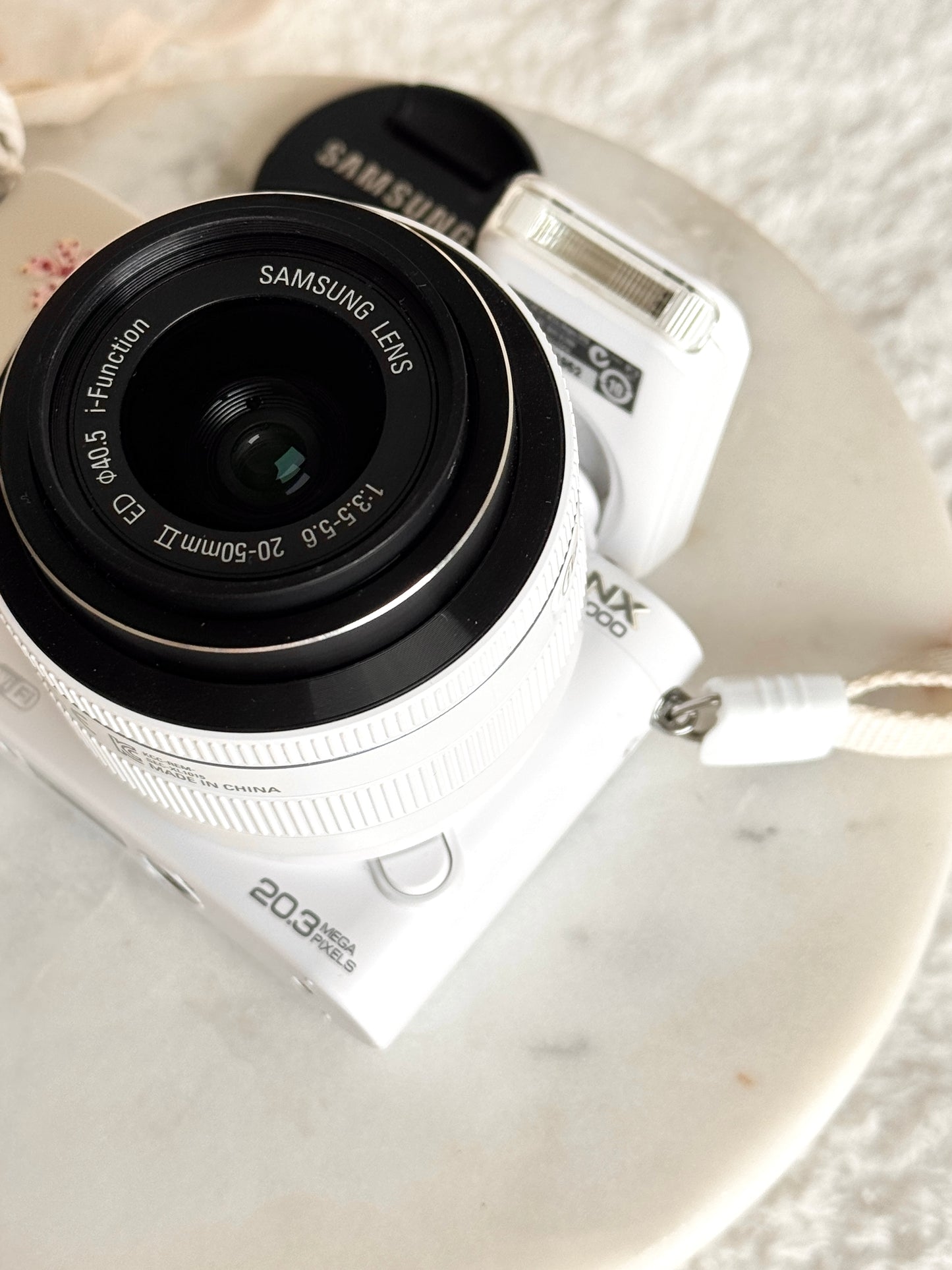 Samsung NX1000 |